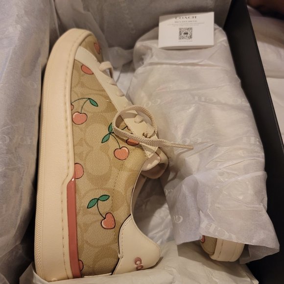 COACH Clip Low Top Sneaker In Signature Canvas With Heart Cherry Print - Picture 6 of 15